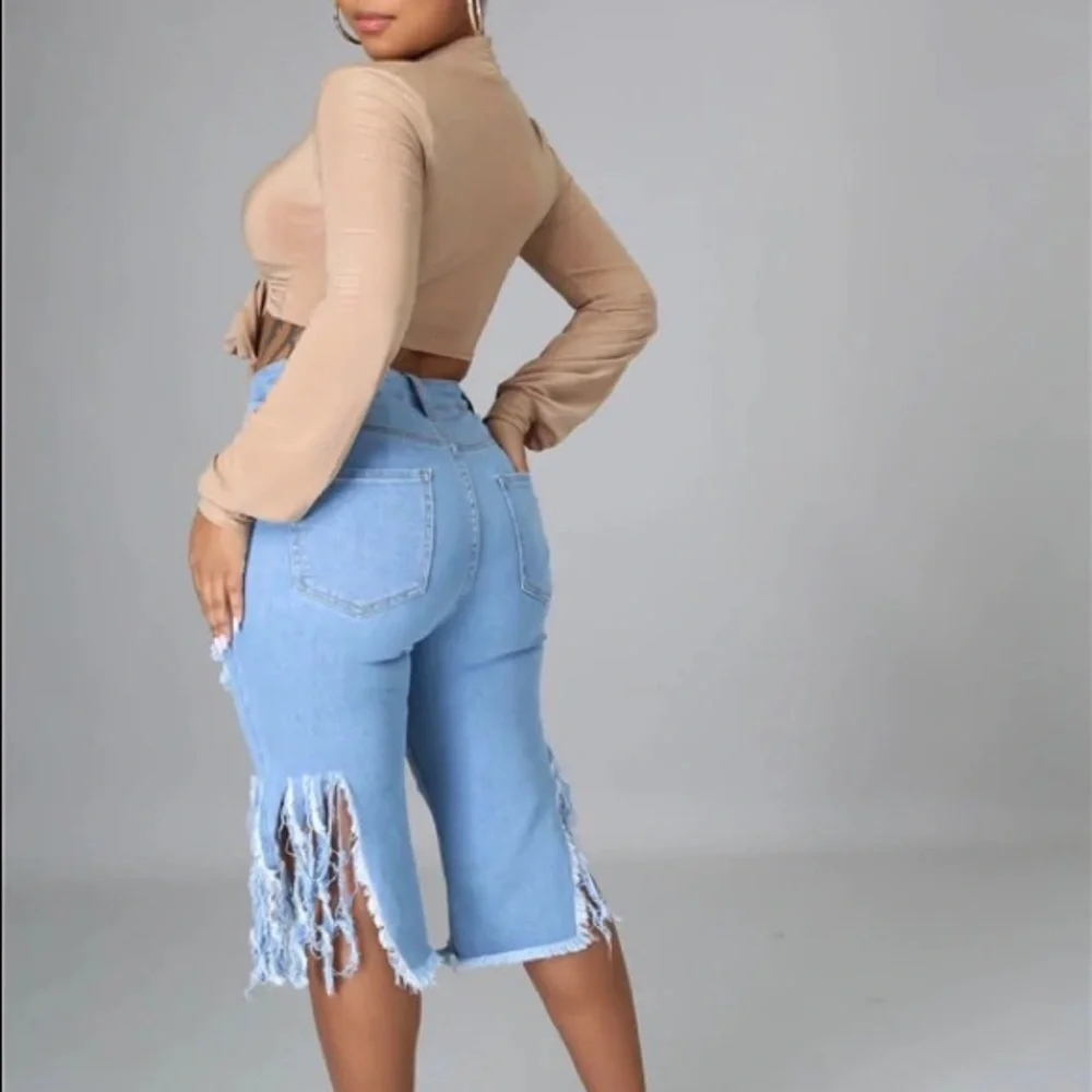 Womens jean shorts - Picture 2 of 3